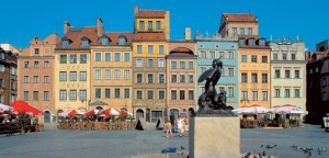 Warsaw_old%20town_market_by-PolandTourism_Board_550-PhotoMain[1]